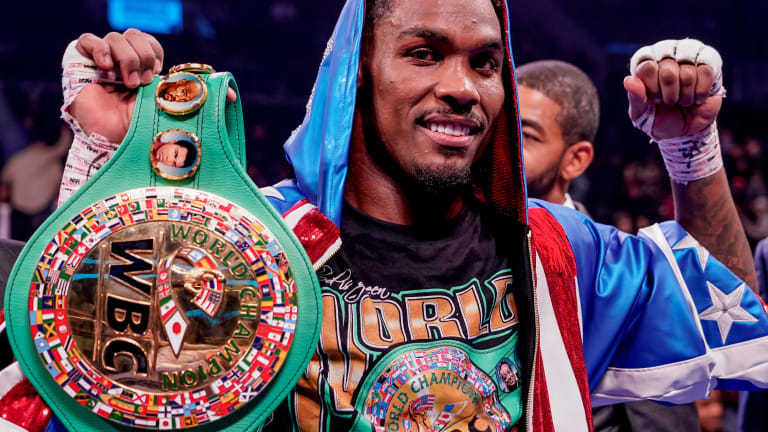 ¡Charlo adelanta a Canelo en la madrugada! El boxeador estadounidense anuncia la pelea antes que el mexicano